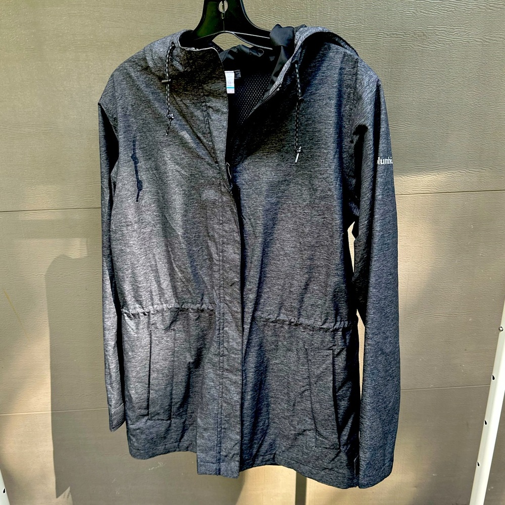 Columbia women’s Norwalk Mountain hooded jacket. Black/gray heather. Size M.